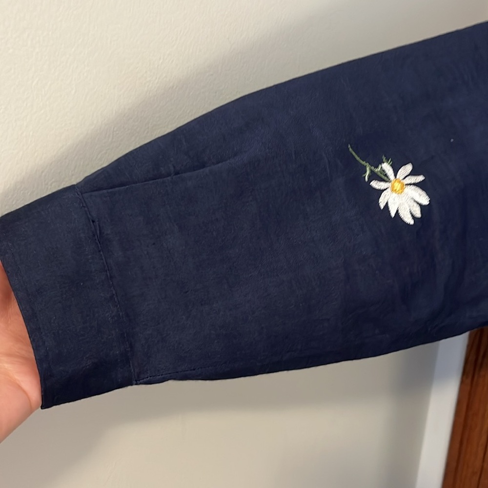 Quacker Factory Navy Blue Ramie Tunic Blouse w/ Embroidered Daisies Women’s 1X - Picture 5 of 14